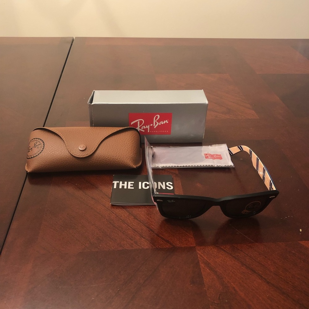 ❌ SOLD ❌ Ray-Ban 50mm Wayfarer Sunglasses - Picture 5 of 7